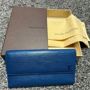 Louis Vuitton epi wallet